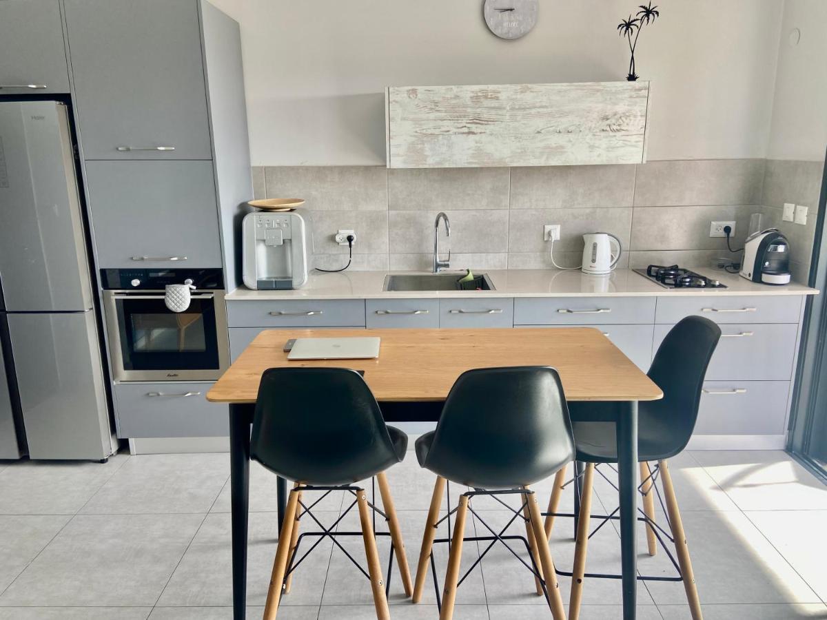 Beauty Apartment 3 Rooms Wi-Fi Netanya Bagian luar foto